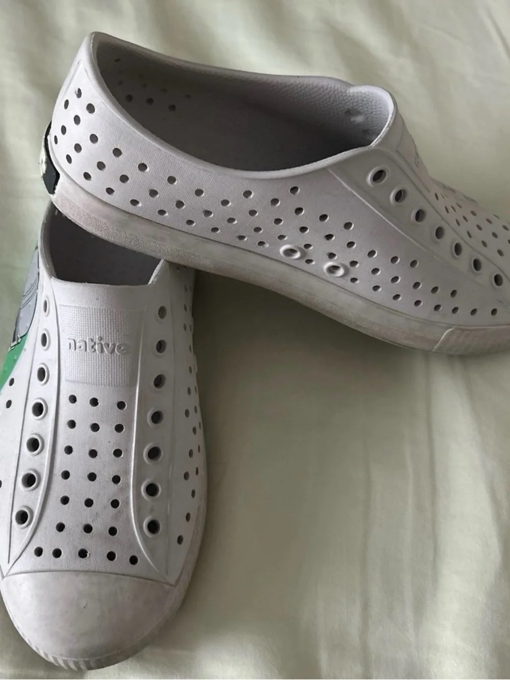 Native Jefferson Slip-On Shoes in White with Green Side Panels, J4